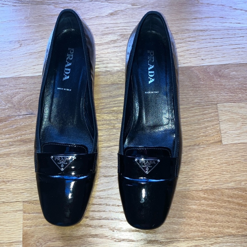PRADA Patent Loafer Black Pumps / Prada Logo SZ 37 Eur/ Size 7 USA